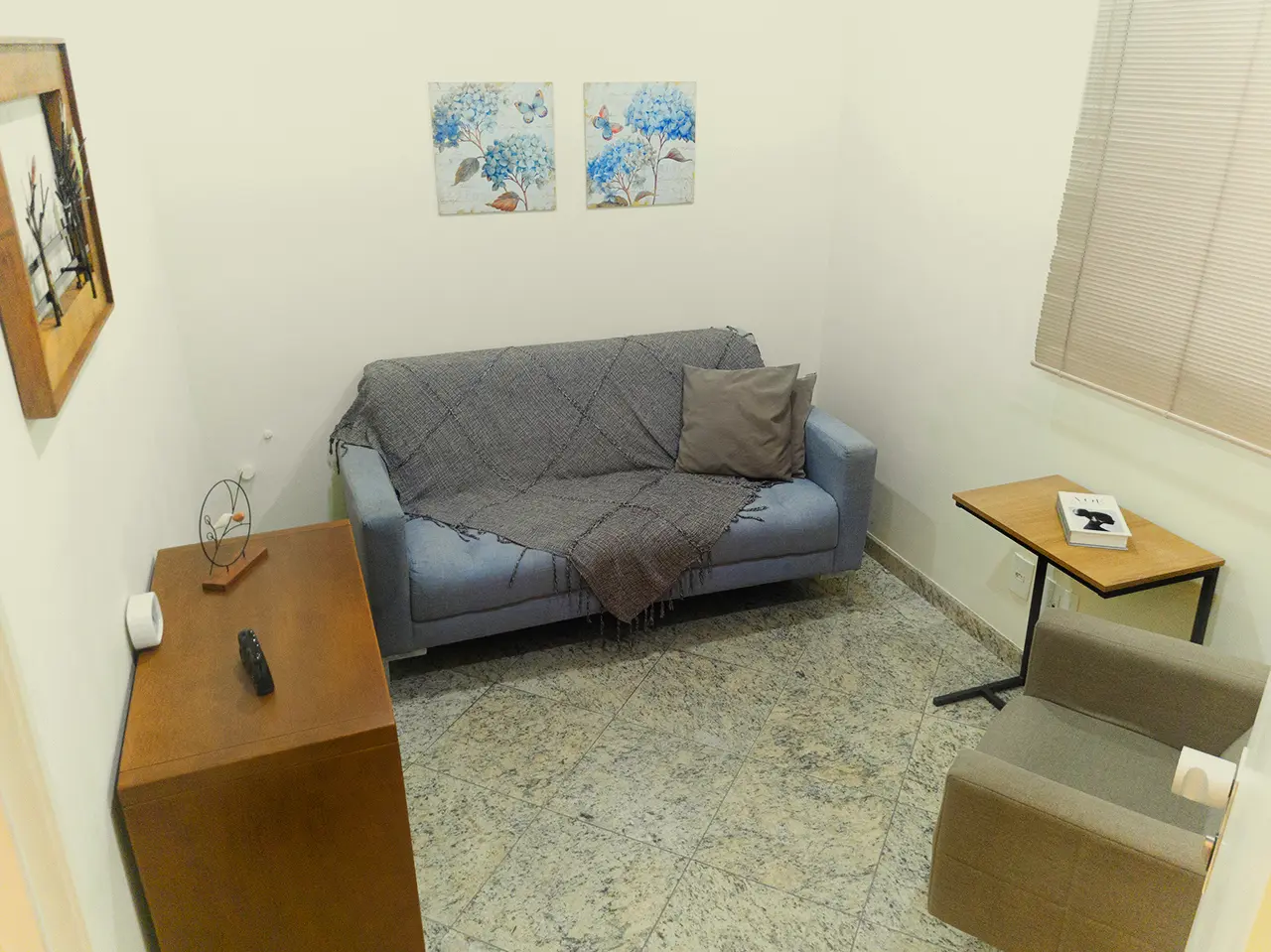 Sala 01 do Coworking Paraíso, ambiente acolhedor para atendimento de psicólogos e terapeutas