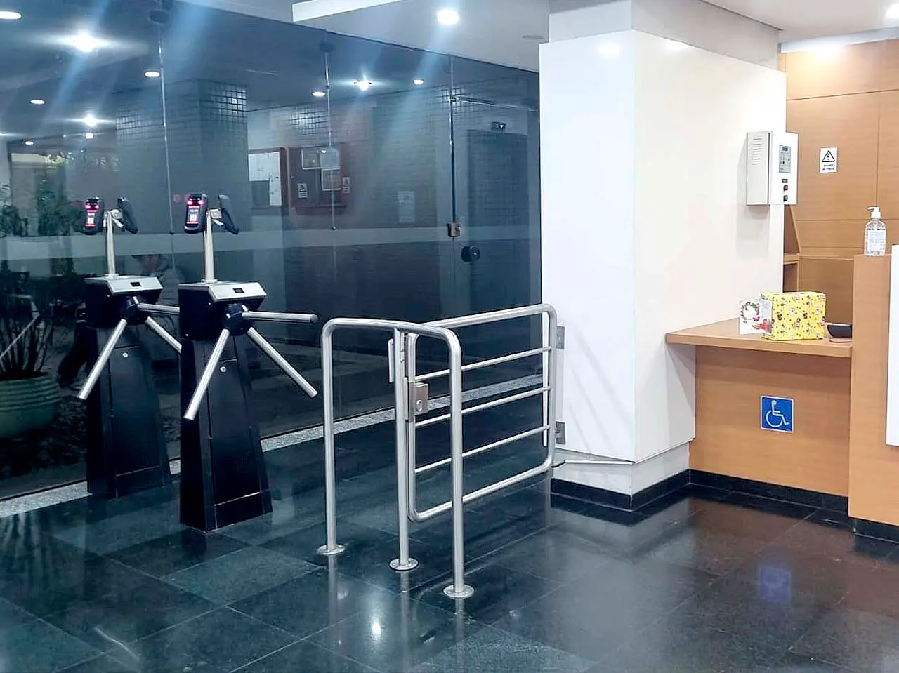 Hall da portaria do Coworking Paraíso, ao lado do metrô Paraíso em São Paulo